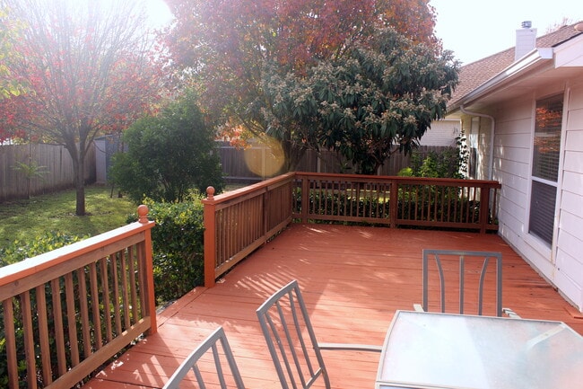 Building Photo - 15818 Hamden Cir