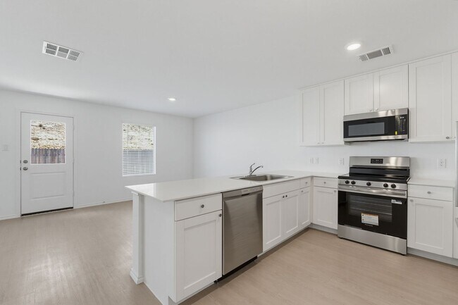Building Photo - 216 Ayla Marie Cove
