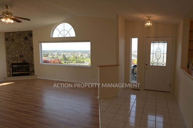 Foto del edificio - 3 bed 2 bath in Emerald Highlands, Sequim