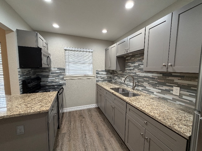 Foto del edificio - 1232 E Live Oak Rd