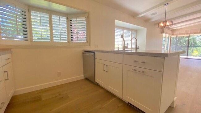Building Photo - 285 Del Mesa Carmel