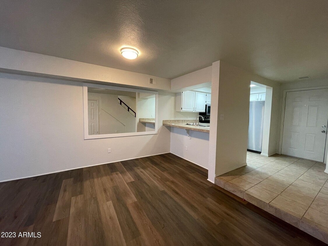 Primary Photo - 2121 W Union Hills Dr