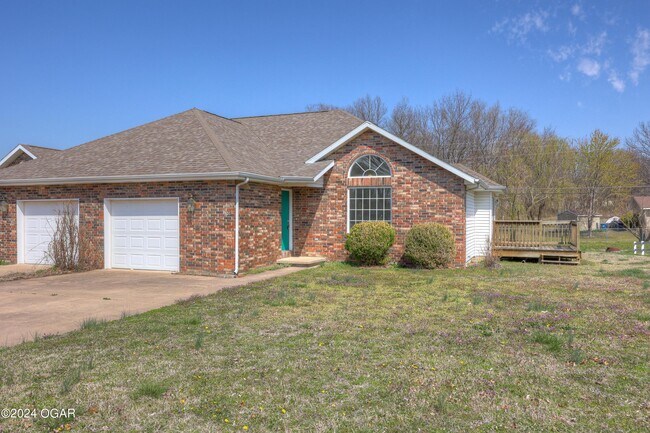 Foto del edificio - 301 W Briarbrook Ln