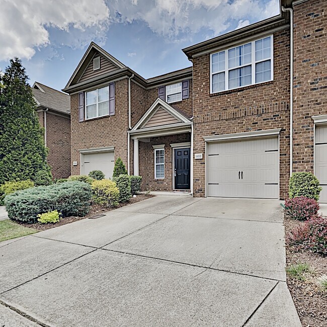 Building Photo - 1052 Ashmore Dr