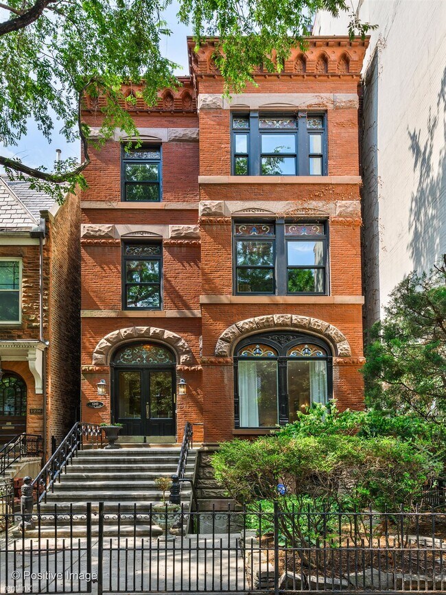 Building Photo - 1240 N Dearborn St