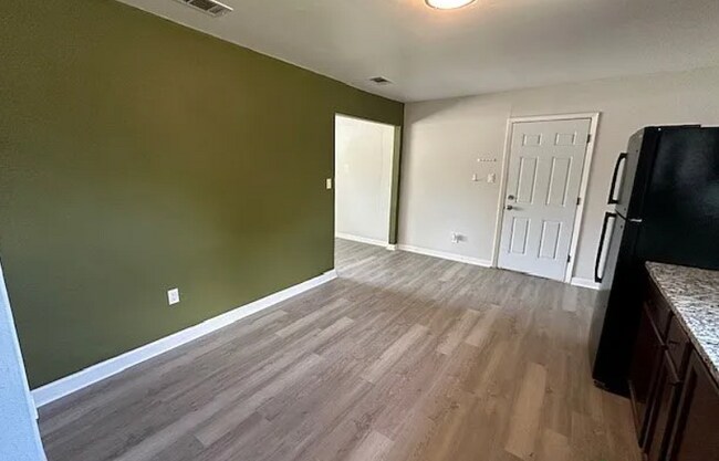Foto del edificio - 602 W Avenue B