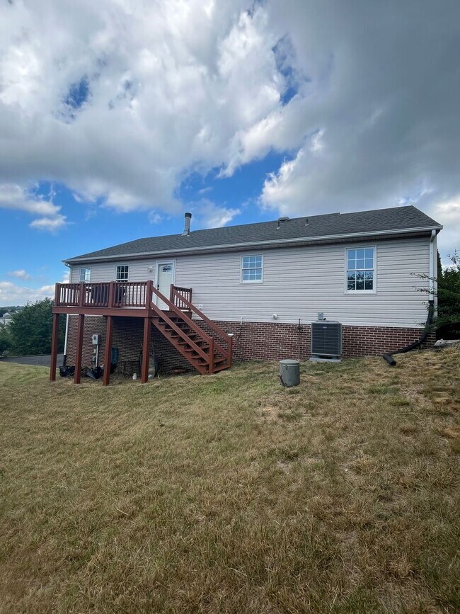 Foto del edificio - Beautiful 3 Bedroom house in Fishersville ...