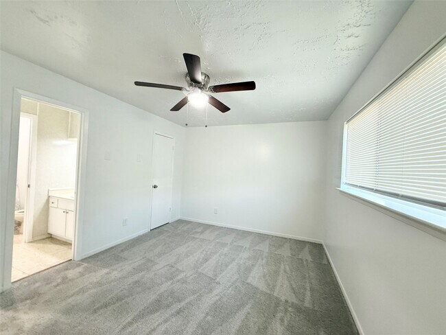 Foto del edificio - 10423 Kirkshire Dr