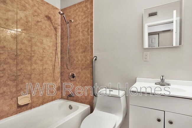 Foto del edificio - 9613 Priory Ave