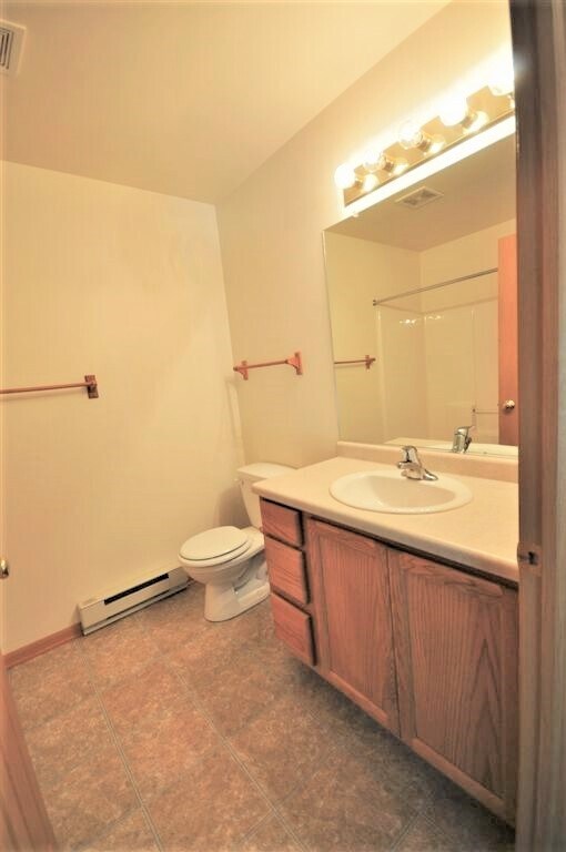 Building Photo - 767 Van Es Pky