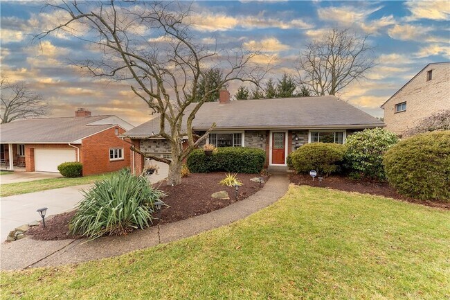 Foto del edificio - 1274 Folkstone Dr