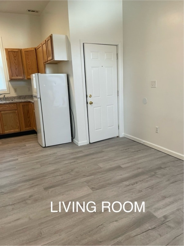 Foto del edificio - 231 E 13th St