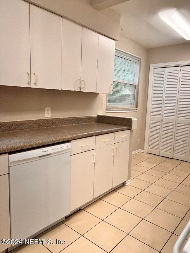 Foto del edificio - 1135 Brierfield Dr