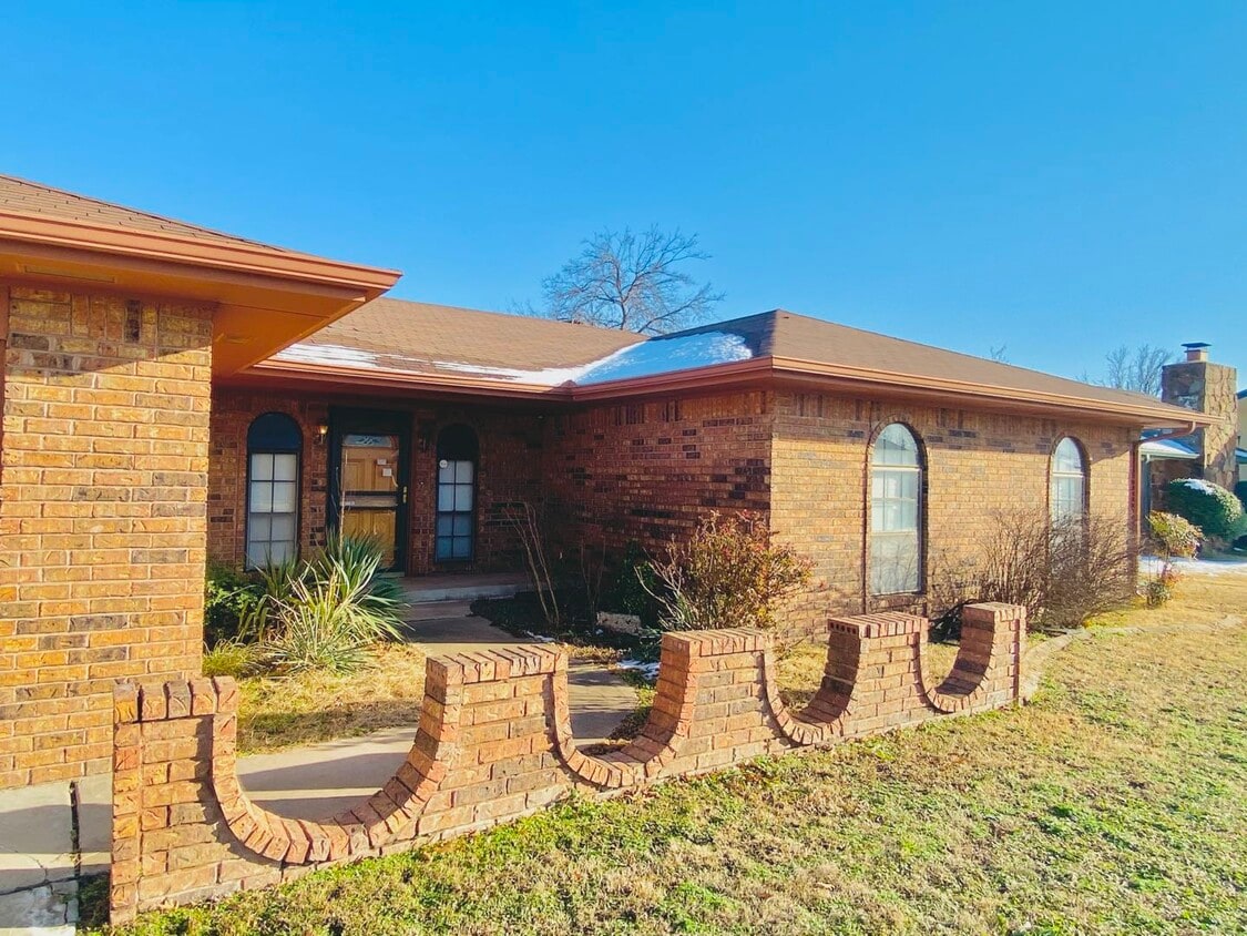 3604 Shannon Dr, Moore, OK 73160 House Rental in Moore, OK