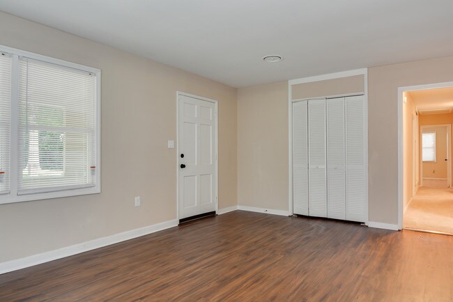 Building Photo - 2222 Raleigh Dr