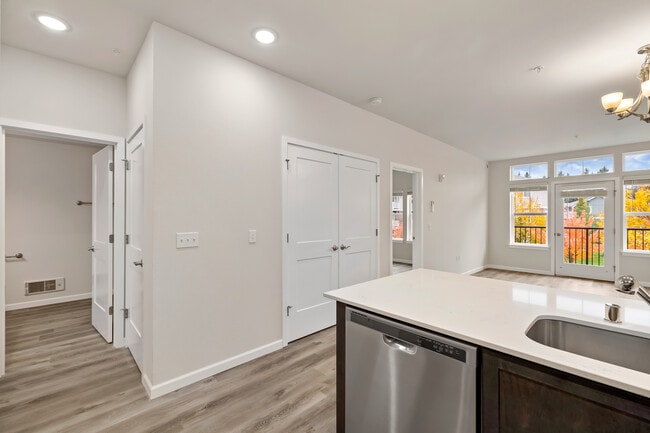 Building Photo - Ward Lake Apartments