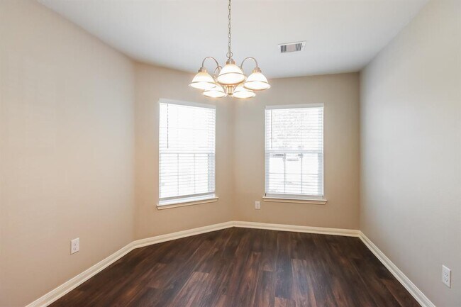 Building Photo - 15911 Newport Pl