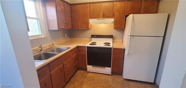 Foto del edificio - 1493 Hobart Ave