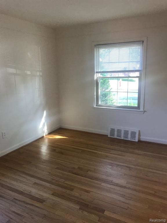 Foto del edificio - 15159 Russell Ave