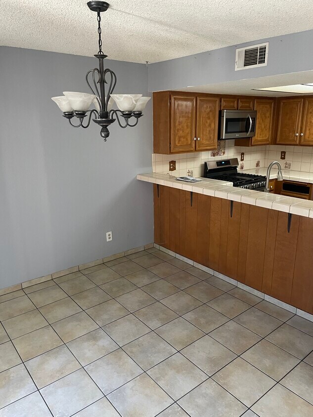 Foto principal - 9238 Citrus Ave