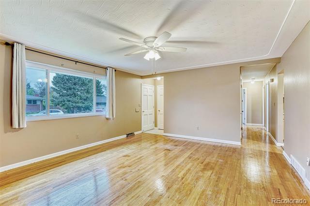 Foto del edificio - 6102 S Logan Pl