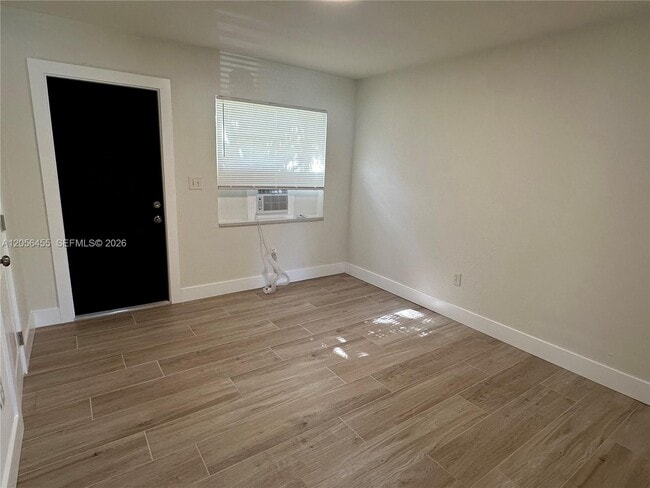 Building Photo - 1048 Avenue E