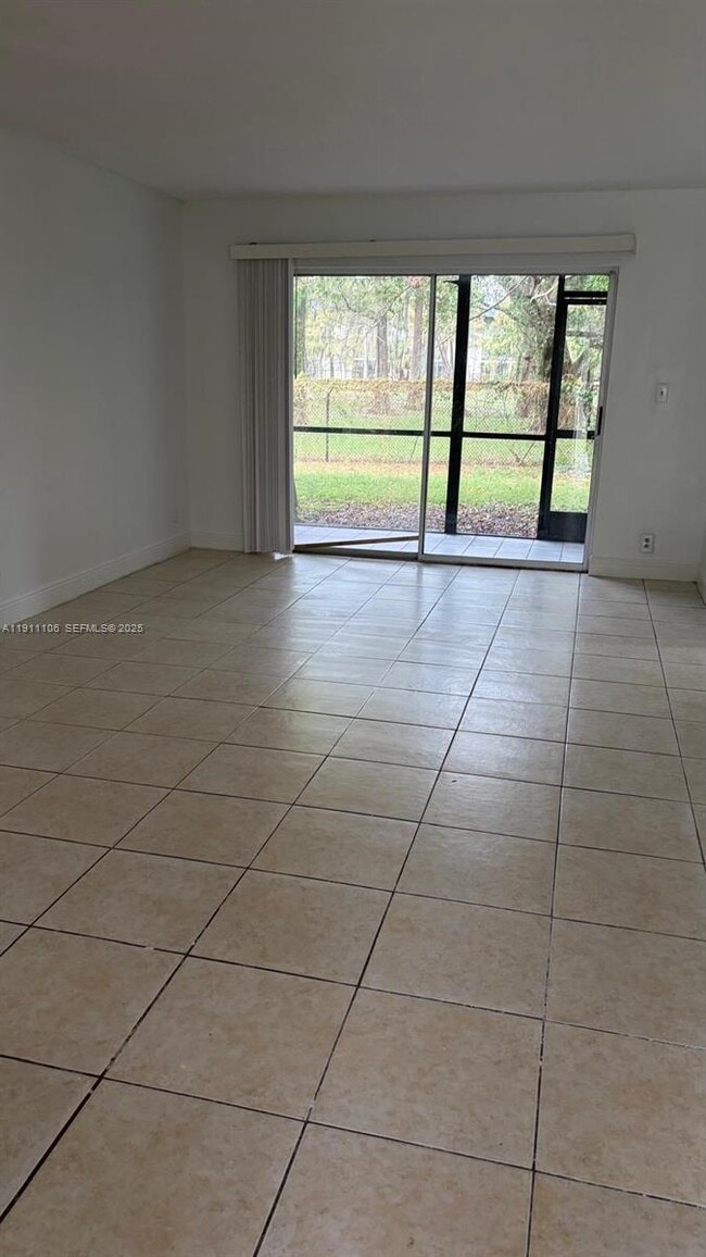 Building Photo - 7925 Fairview Dr