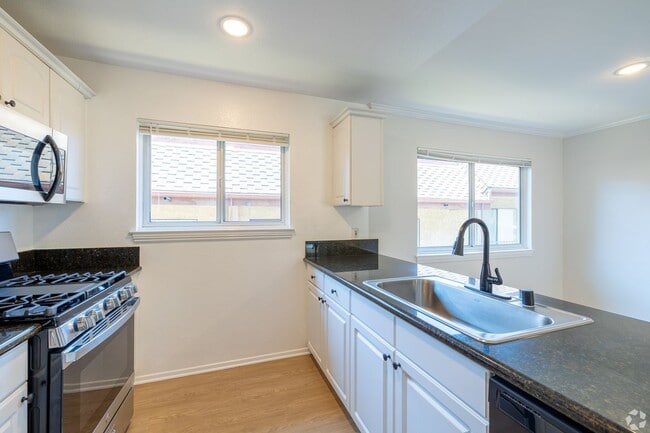 Interior Photo - 5302 Colodny Ave
