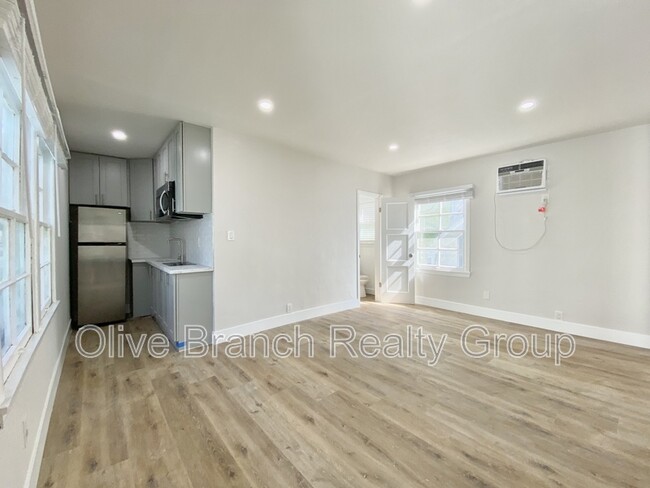 Building Photo - 14532 Dickens St
