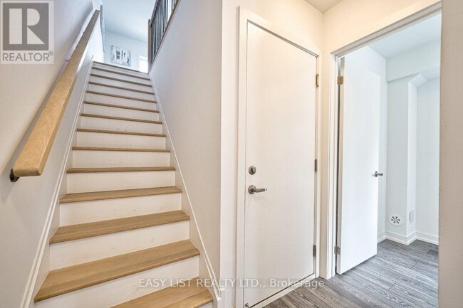 Building Photo - 27 Spruce Pnes Cres
