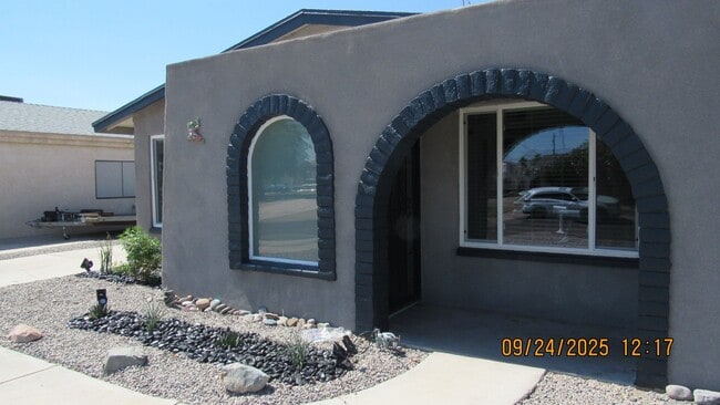 Foto del edificio - 3 bedroom 2 bathroom with Solar!!!!