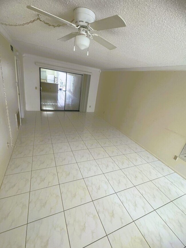 Foto del edificio - 26485 Rampart Blvd