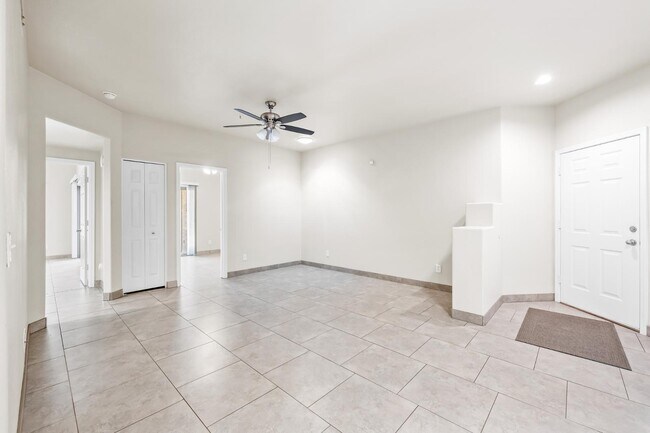 Foto del edificio - 8800 N 107th Ave