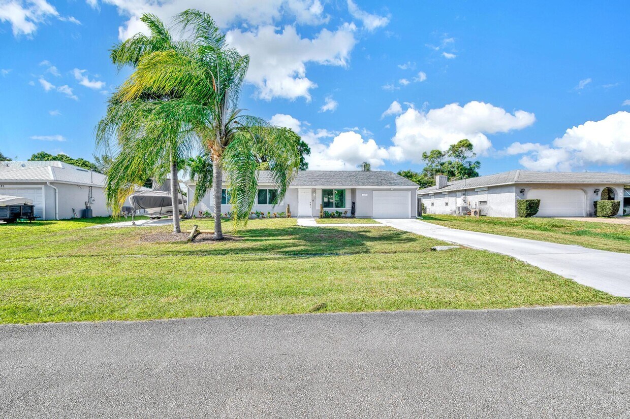 Primary Photo - 1631 SE Minorca Ave