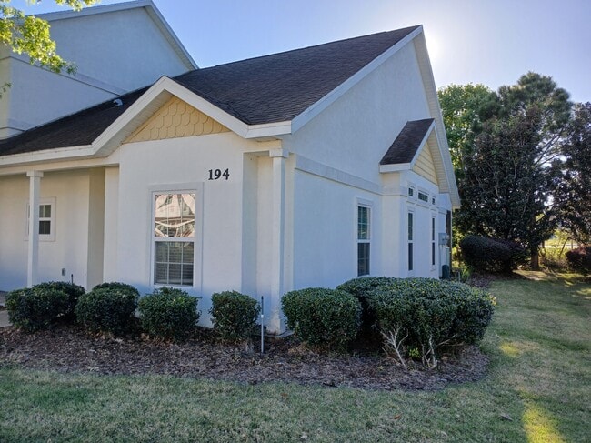 Foto del edificio - 194 SW 145th Dr