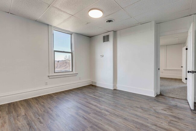 Foto del edificio - 238 Hazelwood Ave