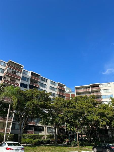 Foto del edificio - 4222 Inverrary Blvd
