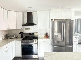 Building Photo - 5224 Woodlawn St