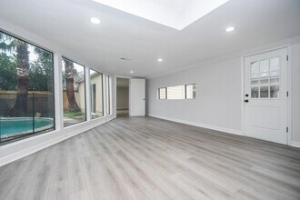Building Photo - 10903 Shawnbrook Dr