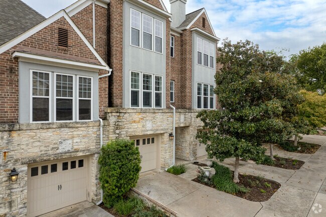 Entrance - 1211 Haven Ln