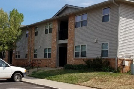 Primary Photo - 400 Dover Cir