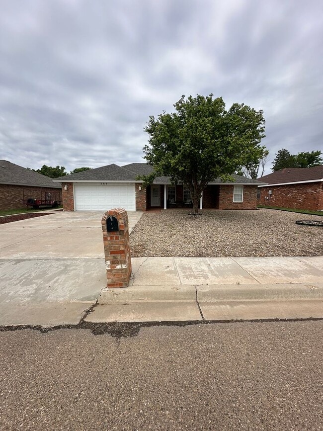 Building Photo - 3 bed 2 bath home!