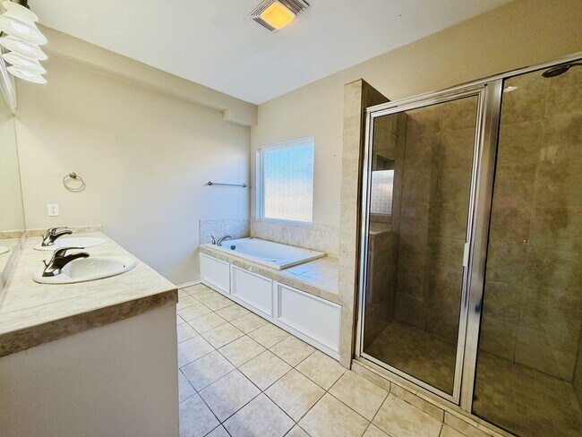 Foto del edificio - 408 Sterling Pointe Way