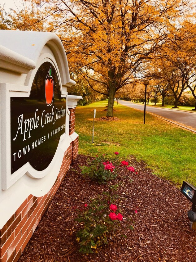 Primary Photo - Apple Creek Station Apartments