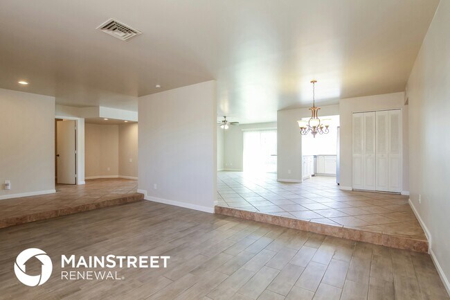 Building Photo - 15607 N 60th Ave