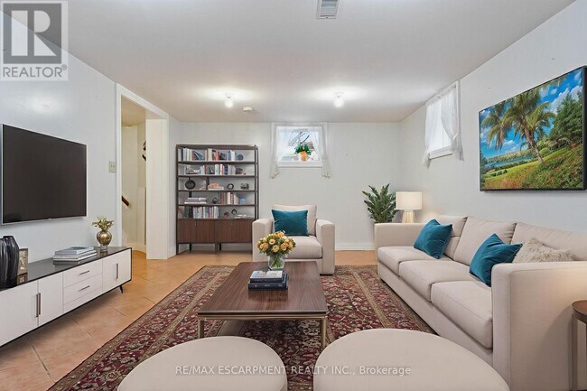 Building Photo - 249 Southview Rd