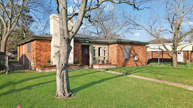 Building Photo - 3002 Danforth Memorial Dr