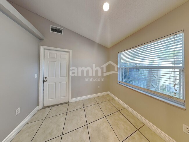 Building Photo - 1237 Acorn Cir