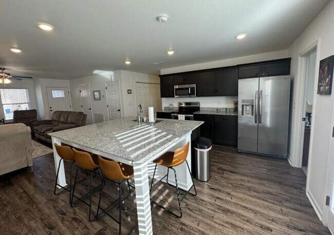 Foto del edificio - COMING SOON: BEAUTIFUL 3 BEDROOM / 2 BATHROOM HOUSE LOCATED IN JOPLIN MO WITH FENCED IN YARD!