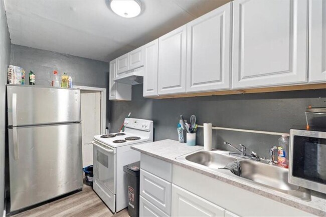 Foto del edificio - 6640 Rowan St